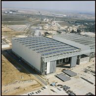 Roissy-en-France (93). Aéroport de Paris-Nord en construction : hangar terminé.