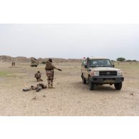 Une ambulance vient évacuer un soldat tchadien blessé lors d'un exercice à Massaguet, au Tchad.
