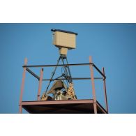 Déploiement d'un moyen de surveillance utilisant un radar d'observation des intervalles (MURIN) sur la base de Tessalit, au Mali.