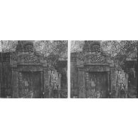 [Angkor Thom, vers 1900-1910. Une des portes du temple de Ta Prohm.]