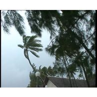 Tempête sur l'atoll de Moruroa (Mururoa).