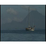Paysages de la côte de Pirae, au nord-ouest de Tahiti, de la baie de Papeete et de Moorea.
