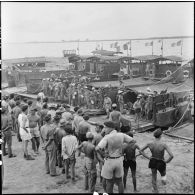 Arrivée à Hanoï de prisonniers de guerre de l'Union française libérés par l'Armée populaire vietnamienne.