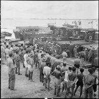 Arrivée à Hanoï de prisonniers de guerre de l'Union française libérés par l'Armée populaire vietnamienne.