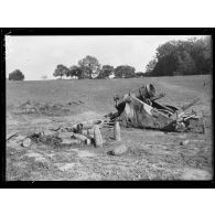 Quesmy (Oise). Mortier allemand de 210 détruit par notre artillerie. [légende d'origine]