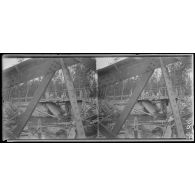 Jonchery-sur-Vesle. Marne. Près du moulin, construction d'une passerelle, près du pont de fer détruit. [légende d'origine]