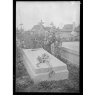 Furnes, Belgique, la tombe du poète belge Emile Verhaeren. [légende d'origine]