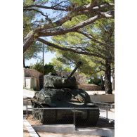 Exposition du char Sherman M4 Provence au mémorial du débarquement et de la libération de Provence à Toulon.