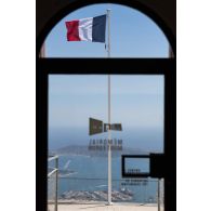 Vue de la rade de Toulon depuis l'entrée du musée du mémorial du débarquement et de la libération de Provence.