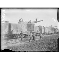 Près Caix (Somme).Train blindé et camouflé d'ALGP, pièces de 190. [légende d'origine]
