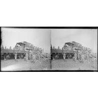Waayenburg (Belgique). Train d'artillerie lourde (mortiers de 220) venant de Sommesous (Marne). Débarquement d'un camion. [légende d'origine]