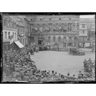 Noyon (Oise). 14 juillet 1917. Arrivée de M. Viviani et Léon Bourgeois. [légende d'origine]