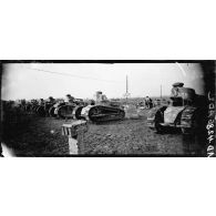 Ferme Roberchamp, Aisne, tanks Renault après l'attaque. [légende d'origine]
