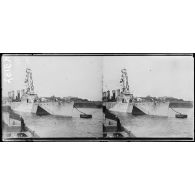 Brest, dans la rade abri, le destroyer américain 