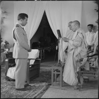 Allocution du chef des bonzes lors d'une visite du roi du Cambodge Norodom Sihanouk à Mongkol Borey.