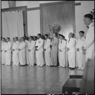 L'assistance dans les salons de la Salakhet de Battambang, pendant le discours du délégué royal devant le roi Norodom Sihanouk.