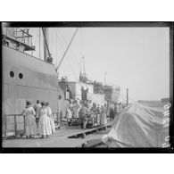 Dunkerque, déchargement de viande frigorifiée d'un bateau anglais. [légende d'origine]