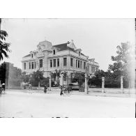 [Bâtiment public dans la ville d'Hanoï, 1905-1908.]