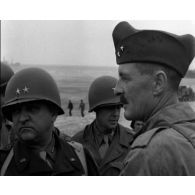 Normandie 1944 (actualités américaines) - Le général Leclerc à Utah Beach.