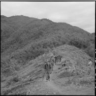 Arrivée des premiers éléments du 2/3 REI à Muong Khoua au cours de l'opération Ardèche.