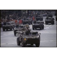 Défilé motorisé lors de la cérémonie du 14 juillet 1979 à la Bastille. Passage du 1er régiment d'infanterie (1er RI) sur VAB.