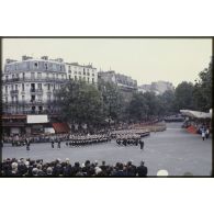 Défilé à pied lors de la cérémonie du 14 juillet 1979 à la Bastille. Passage de l’école des fusiliers-marins.