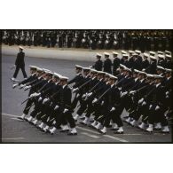 Défilé à pied lors de la cérémonie du 14 juillet 1979 à la Bastille. Passage de l'école navale et de l'école militaire de la Flotte (EMF).