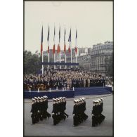 Défilé à pied lors de la cérémonie du 14 juillet 1979 à la Bastille. Passage de l'école de l’air de Salon-de-Provence devant la tribune présidentielle.