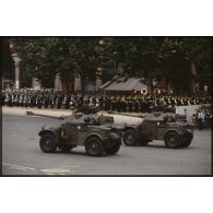 Défilé motorisé lors de la cérémonie du 14 juillet 1979 à la Bastille. Passage du 1er régiment étranger de cavalerie (1er REC) sur automitrailleuses légères (AML) 90.
