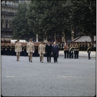 Lors de la cérémonie du 14 juillet 1979 à la Bastille, les autorités s'apprêtent à accueillir le président.