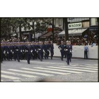 Défilé à pied lors de la cérémonie du 14 juillet 1979 à la Bastille. Passage des élèves de l'école militaire interarmes (EMIA).