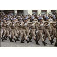 Défilé à pied lors de la cérémonie du 14 juillet 1979 à la Bastille. Passage des élèves de l'école nationale des sous-officiers d’active (ENSOA).