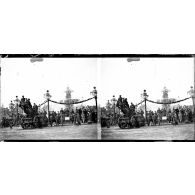 Paris. 14 juillet 1919. Place de la Concorde. Pendant le défilé de la Victoire. La foule Place de la Concorde. [légende d'origine]