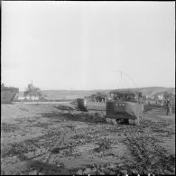 Chenillette d’infanterie M29 Weasel pendant l’exercice de débarquement. [Description en cours]