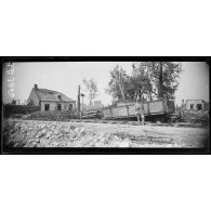 Un wagon allemand dans le village de Biaches. [légende d’origine]