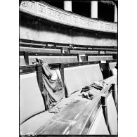 Paris. Chambre des députés. Le fauteuil voilé de crêpe de Monsieur Goujon, député tué à l'ennemi (août 1917). [légende d'origine]