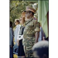 Portrait du président de la République du Zaïre Mobutu Sese Seko en  tribune officielle lors du défilé militaire à Lubumbashi. [Description en cours]