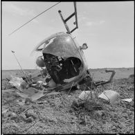 Crash d’un hélicoptère Bell 47. [Description en cours]