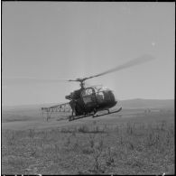 Alouette II pendant une opération dans le djebel. [Description en cours]