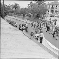 Bain de foule à Saïda le 27 août 1959. [Description en cours]