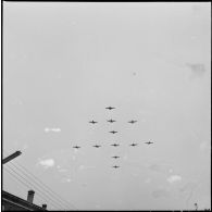 Défilé aérien à Saïda le 27 août 1959. [Description en cours]