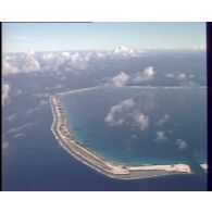 Prises de vues aériennes de l'atoll de Fangataufa.