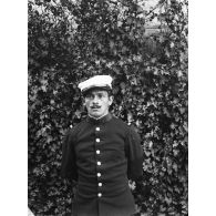 107. [Algérie, 1905-1914. Portrait d'un légionnaire probablement affecté au 1er régiment étranger.]