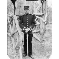 140. [Algérie, 1905-1914. Portrait d'un militaire peut-être affecté au 1er bataillon d'infanterie légère d'Afrique.]