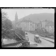 Camouflage du pont de Saint-Dié. 8-1916. [légende d'origine]