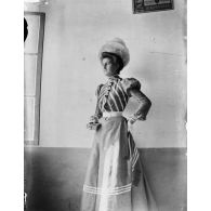 875. [Tunisie, 1902-1903. Portrait d'une femme.]