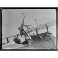 Gorgop. Avion de chasse Nieuport, position pendant le combat. [légende d'origine]