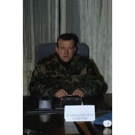 Portrait du brigadier Zabranjujem Pusenje, commandant la 5e Armée de la poche de Bihac, lors de son interview à son bureau au PC du 5e corps à Bihac.