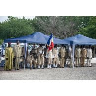 Rassemblement d'anciens combattants tchadiens lors de la cérémonie du 11 novembre 2014 sur la place d'armes du camp Sergent-chef Adji Kosseï, à N'Djamena.
