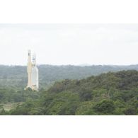 Transfert de la fusée Ariane 5 vers la zone de lancement du centre spatial guyanais (CSG) à Kourou, en Guyane française.